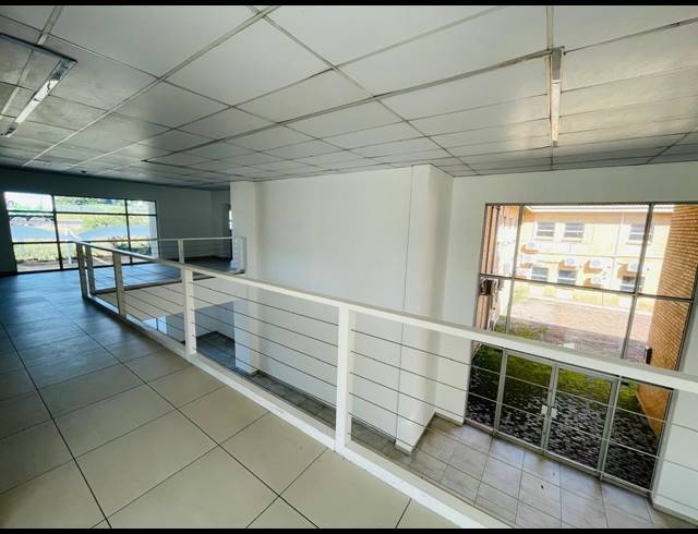 2,300M² OFFICE TO LET IN MIDRIDGE PARK